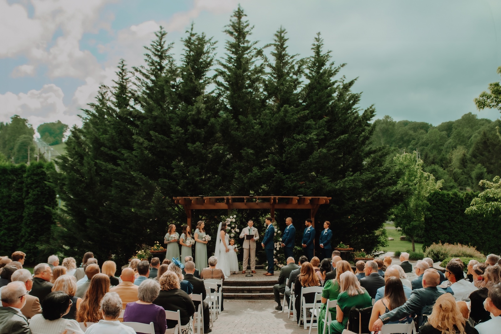 Outdoor wedding ceremony at Bear Creek Mountain Resort in Macungie, PA